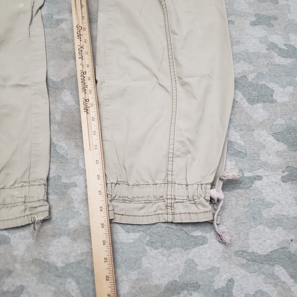 Vintage Levis Pants Womens Large Tan Low Slouch Cargo Pockets Y2K - Picture 4 of 15